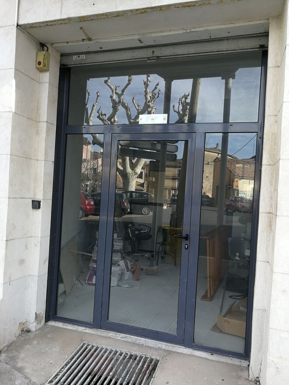 Avant travaux : Entrée Accueil / Vue extérieur